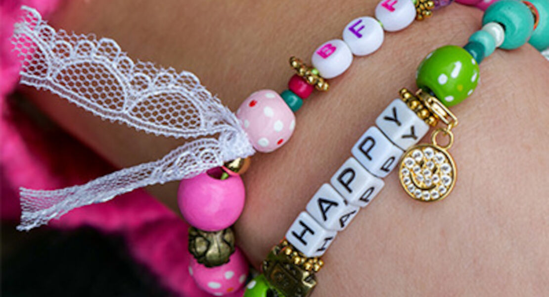 perlen-charms-und-smileys-gestalten-sie-gute-laune-armbander