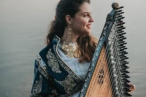 ELEANNA PITSIKAKI & Aroma