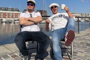 Männer, die aufs Wasser starren! - LIVE