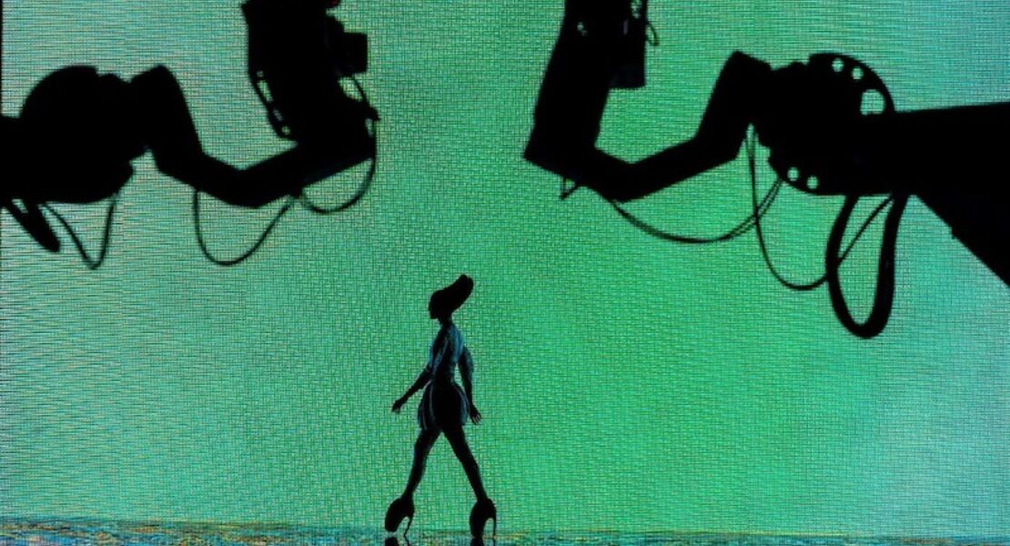 ausstellungsfuhrung-de-catwalk-the-art-of-fashion-show