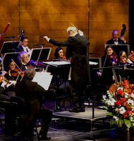 Neujahrskonzert - Philharm. Orchester der Stadt Trier unter d. Leitung von GMD Jochem Hochstenbach