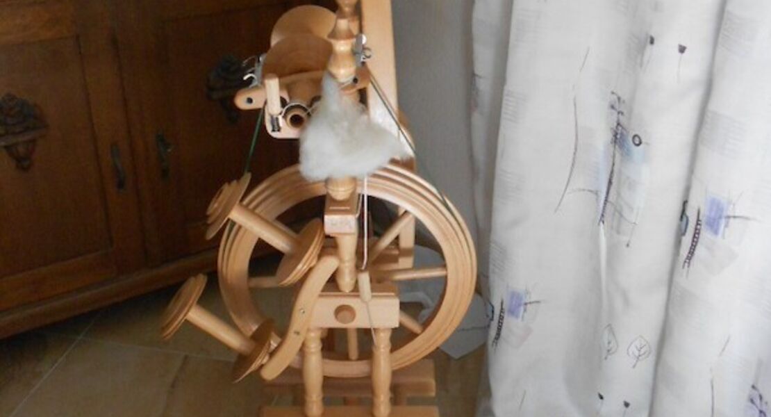 workshop-spinnkurs-vom-schaf-zur-wolle-mit-petra-sturz