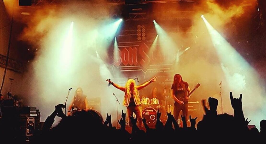 downtown-live-club-bon-scott-acdc-tributeband