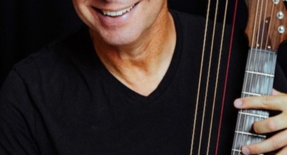 stephan-bormann-traveler-on-guitar