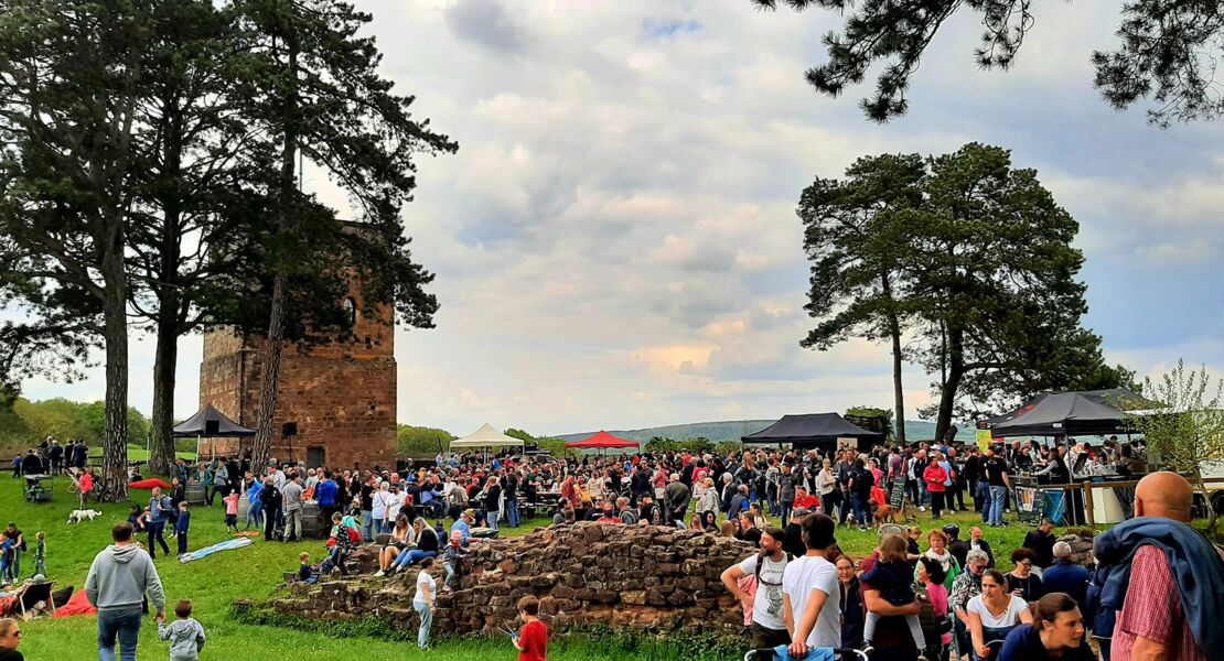maifest-auf-der-burg-siersburg