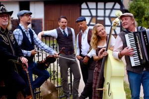 Kerzenscheinkonzert mit der E3 Acoustic Band