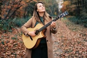 Sophie Chassée - Modern Fingerstyle & Songwriting mit Tiefe
