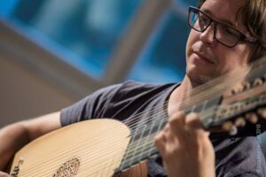 Göttliches Lautenspiel: Il Divino mit Sam Chapman