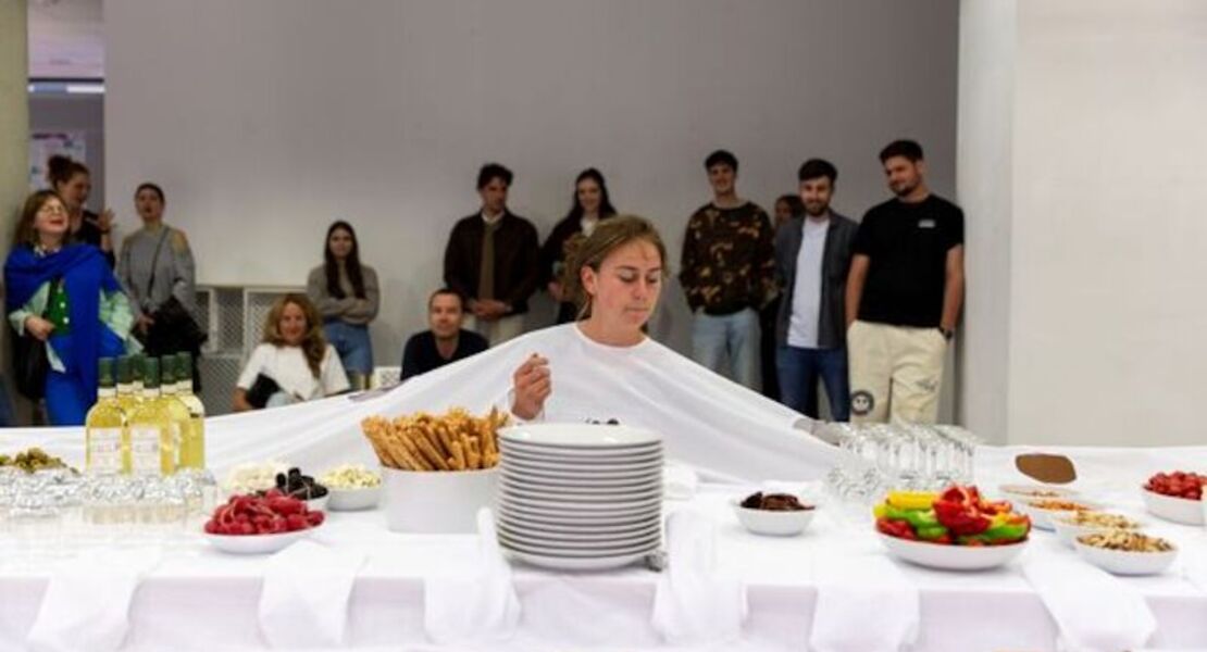 seequenz-festival-performance-abendessen