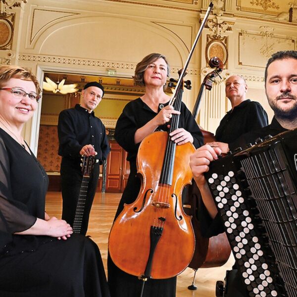 ensemble-contrabajando