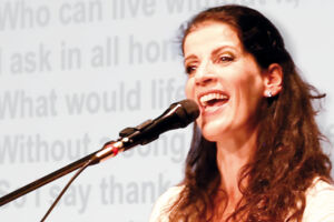 Frau Höpker bittet zum Gesang - Das Mitsingkonzert