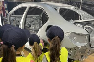 Stars for Kids: Faszination Karosserierohbau - Erlebe, wie Autos entstehen!