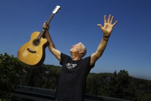 TOMMY EMMANUEL CGP - Living In The Light Tour