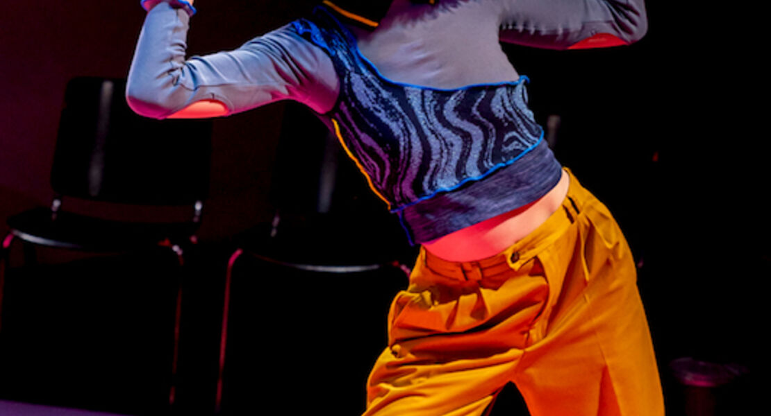 baaam-tanzperformance-fur-ein-taubes