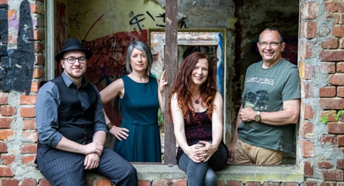 irish-folk-cara-cormac-byrne