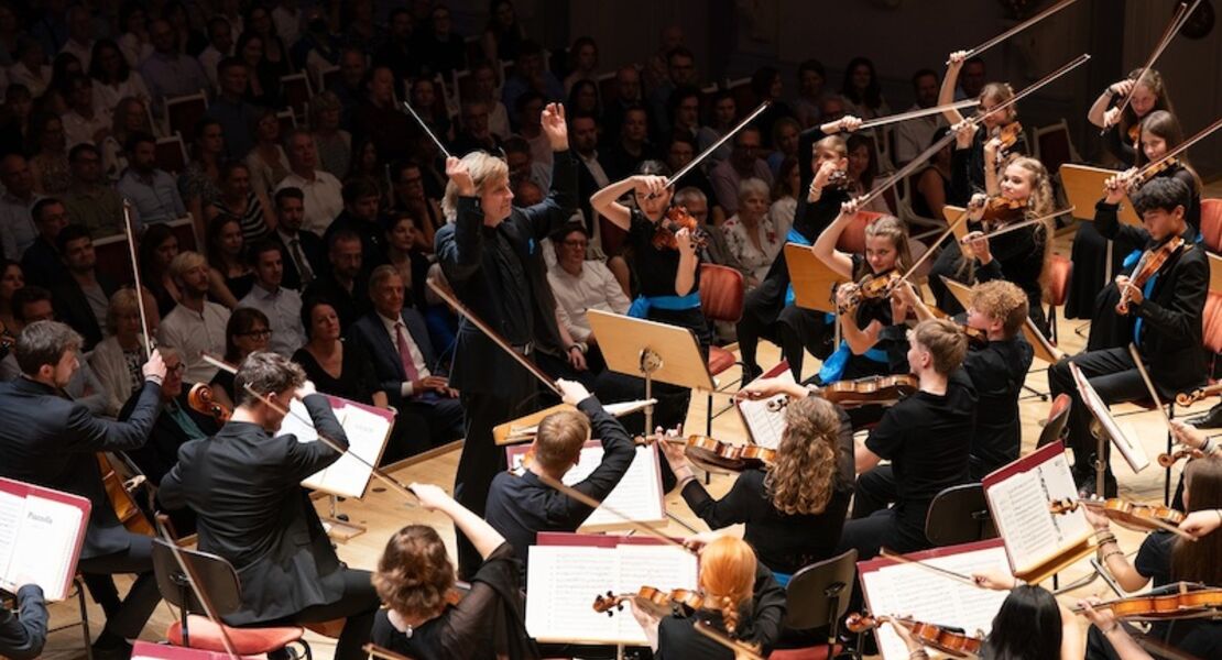 deutsche-streicherphilharmonie-louis-zhang-divertimento