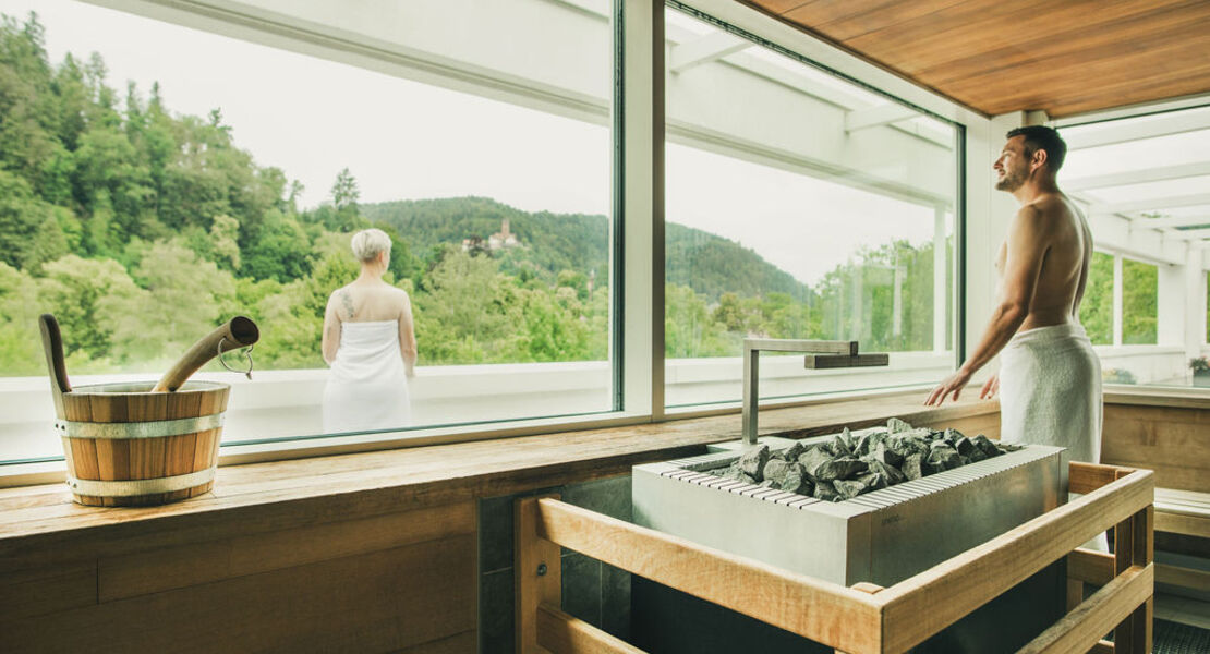 happy-spring-in-der-sauna-pinea