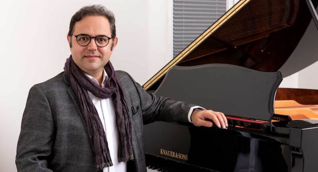 aus-dem-osten-in-die-stille-originalkompositionen-fur-persisches-klavier-von-pooyan-azadeh