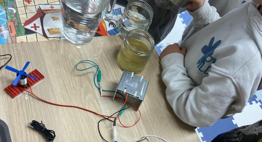 mercedes-benz-kinderferienprogramm-experimente-rund-um-elektrizitat