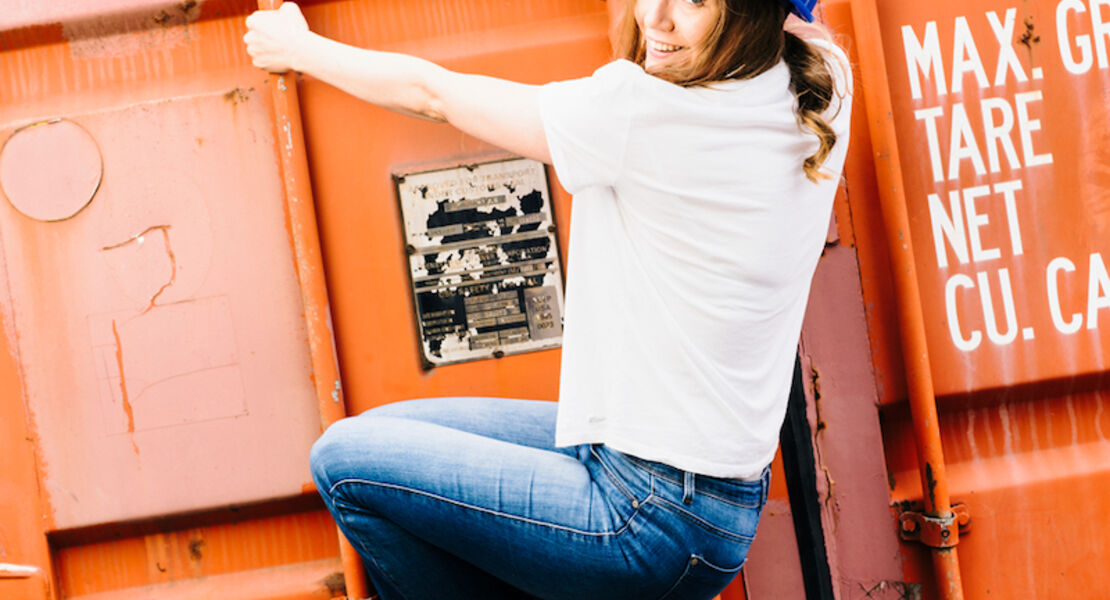 halbnackte-bauarbeiter-eine-buhnenadaption-des-erfolgsromans-von-martina-brandl