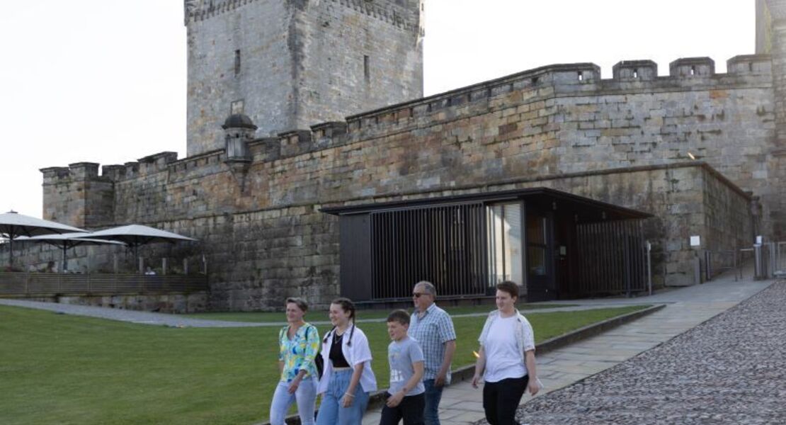 die-burg-von-allen-seiten-rundgang