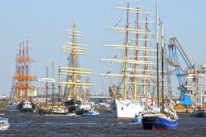 HAMBURG - Sonderzug zum 837. Hafengeburtstag