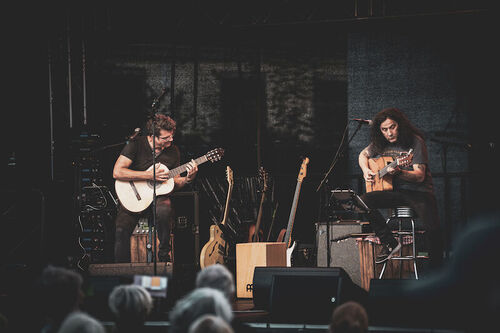 friday-night-trio-kultur-im-innenhof-nacht-der-gitarren-feiert-20-jahre-ein-jubilaum-voller-gitarren-exzellenz