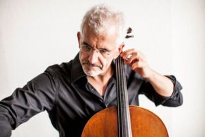 Cellosuiten von Johann Sebastian Bach - mit Juris Teichmanis