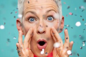 Gastspiel Tina Häussermann: HAPPY KONFETTI- das Jubelprogramm