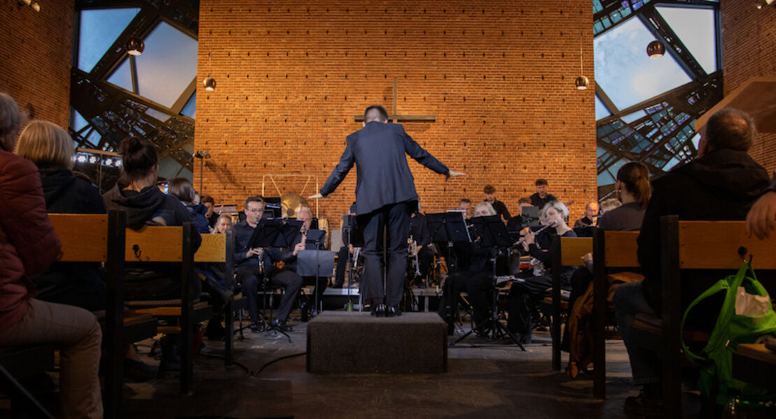 sinfonisches-blasorchester-jever-eindrucksvoller-konzertabend-im-theater-am-dannhalm