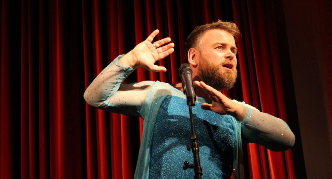 andre-haedicke-dick-im-geschaft-musicalisches-solokonzert-mit-witz-kolnpremiere