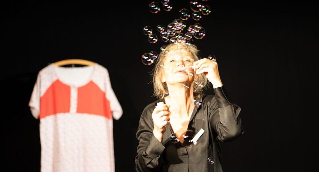 was-man-von-hier-aus-sehen-kann-weltfrauentag-frauen-bekommen-ein-freigetrank