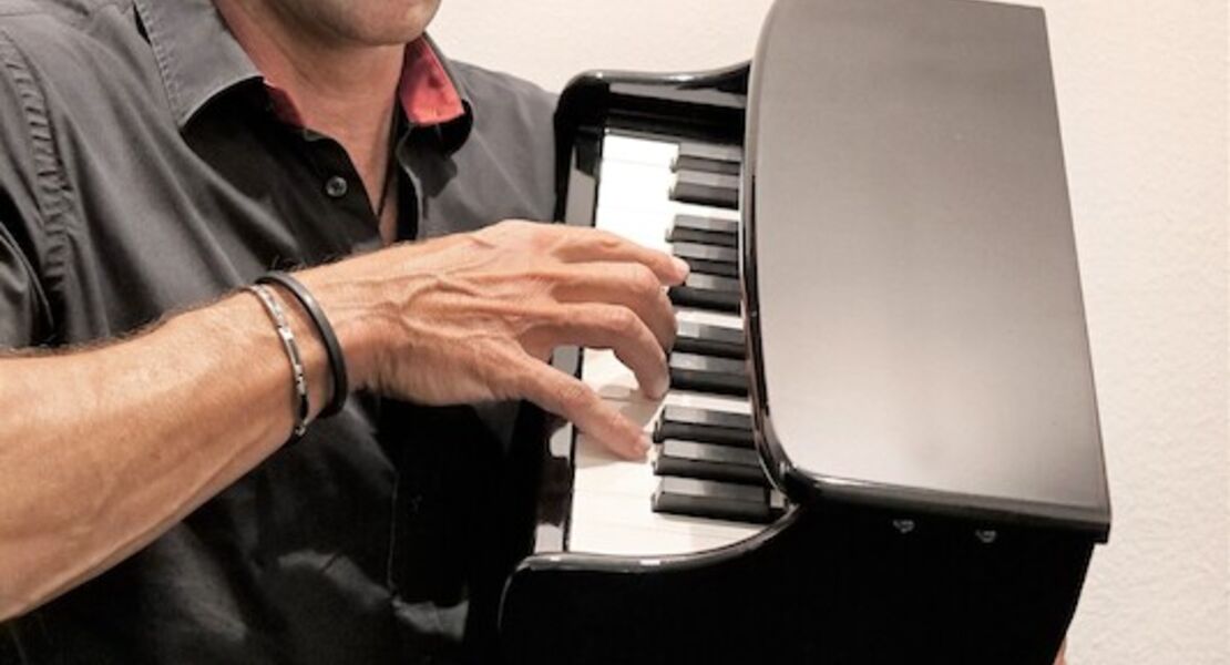 martin-schmitt-schmitt-happens-tastenkabarett-am-flugel