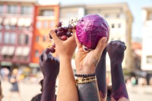 HEY SORORA! WIR SETZEN ALLES AUFS SPIEL!