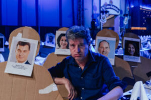 Derbleckerein - Richard Oehmann, Autor und Regisseur des Nockherberg-Singspiels, liest, blödelt und singt unvertonte Liedtexte, verworfene Ideen