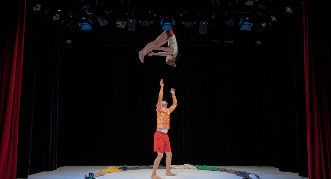 josh-cloe-dual-zeitgenossischer-zirkus