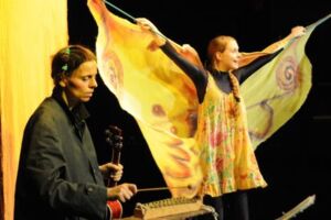 Die kleine dicke Raupe wird nie satt! (ab 3) - Klexs Theater