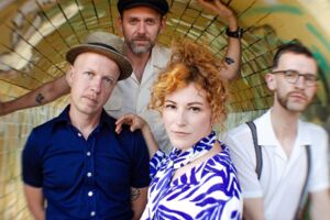 Friendly Fire - Studio oder Saal