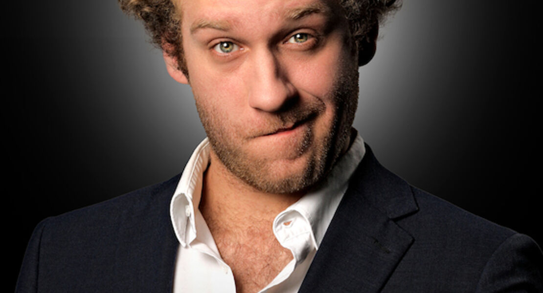 einer-flog-ubers-ordnungsamt-das-neue-soloprogramm-mit-johannes-hallervorden